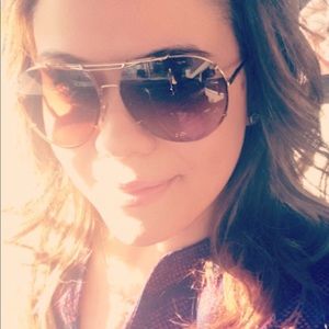 Meet your Posher, Monica